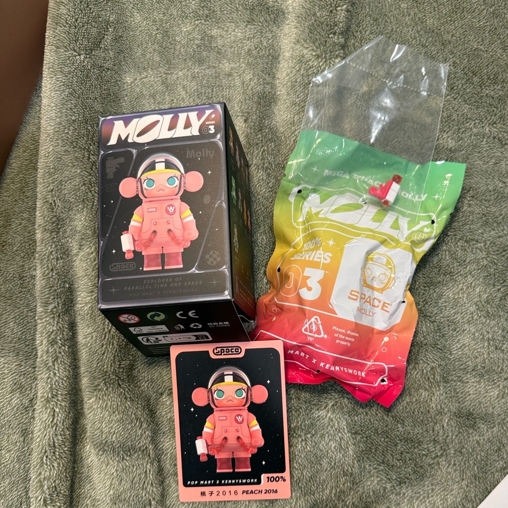 Pop Mart MEGA SPACE MOLLY 100% Series 3- confirmed Peach 2016